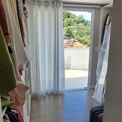 Cobertura com 162m², 3 quartos, 1 suíte, 2 garagens, no bairro Canasvieiras em Florianópolis