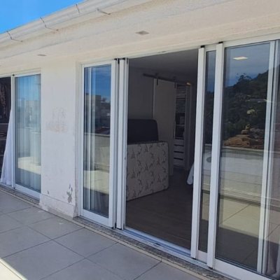 Cobertura com 162m², 3 quartos, 1 suíte, 2 garagens, no bairro Canasvieiras em Florianópolis