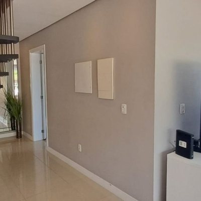 Cobertura com 162m², 3 quartos, 1 suíte, 2 garagens, no bairro Canasvieiras em Florianópolis