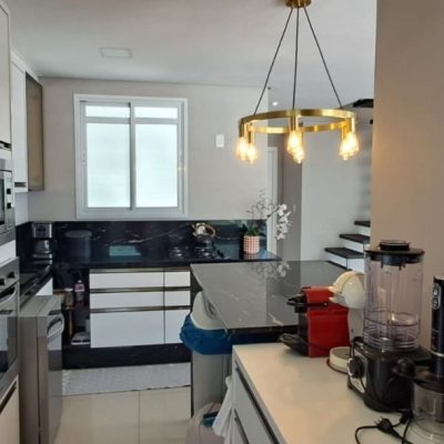 Cobertura com 162m², 3 quartos, 1 suíte, 2 garagens, no bairro Canasvieiras em Florianópolis