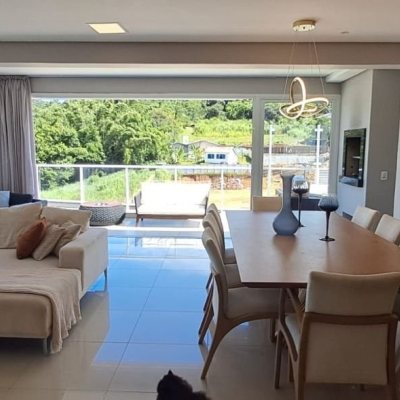 Cobertura com 162m², 3 quartos, 1 suíte, 2 garagens, no bairro Canasvieiras em Florianópolis