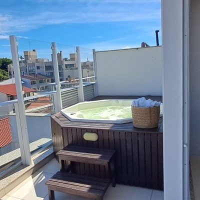 Cobertura com 162m², 3 quartos, 1 suíte, 2 garagens, no bairro Canasvieiras em Florianópolis