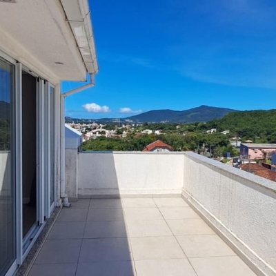 Cobertura com 162m², 3 quartos, 1 suíte, 2 garagens, no bairro Canasvieiras em Florianópolis