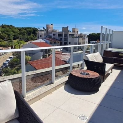 Cobertura com 162m², 3 quartos, 1 suíte, 2 garagens, no bairro Canasvieiras em Florianópolis