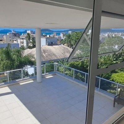 Cobertura com 162m², 3 quartos, 1 suíte, 2 garagens, no bairro Canasvieiras em Florianópolis