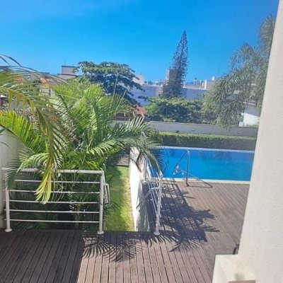 Cobertura com 162m², 3 quartos, 1 suíte, 2 garagens, no bairro Canasvieiras em Florianópolis