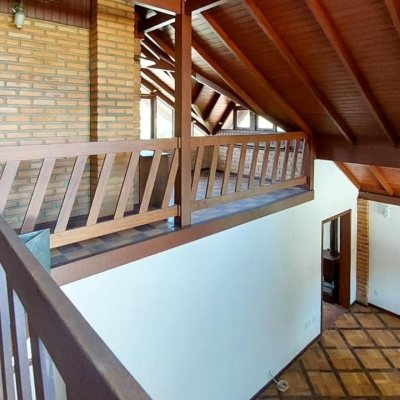 Casa Residencial com 210m², 4 quartos (sendo 2 suítes), 3 garagens, no bairro Morro das Pedras em Florianópolis