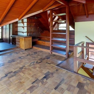 Casa Residencial com 210m², 4 quartos (sendo 2 suítes), 3 garagens, no bairro Morro das Pedras em Florianópolis