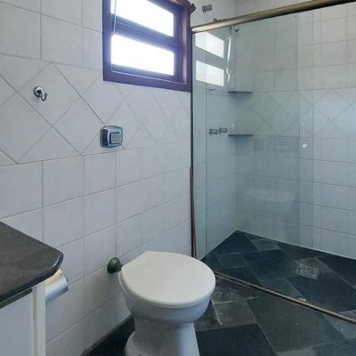 Casa Residencial com 210m², 4 quartos (sendo 2 suítes), 3 garagens, no bairro Morro das Pedras em Florianópolis