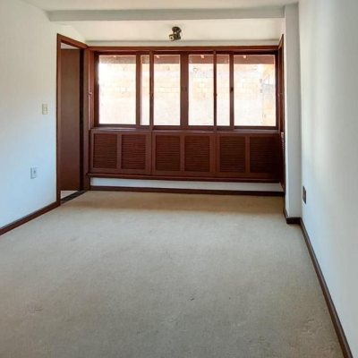 Casa Residencial com 210m², 4 quartos (sendo 2 suítes), 3 garagens, no bairro Morro das Pedras em Florianópolis