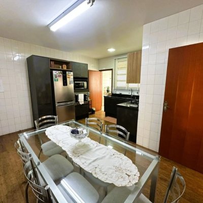 Apartamentos com 147m², 3 quartos (sendo 1 suíte), no bairro Coqueiros em Florianópolis