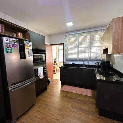 Apartamentos com 147m², 3 quartos (sendo 1 suíte), no bairro Coqueiros em Florianópolis