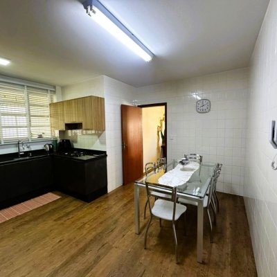 Apartamentos com 147m², 3 quartos (sendo 1 suíte), no bairro Coqueiros em Florianópolis