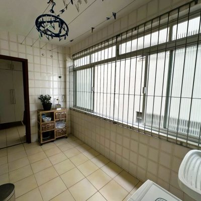 Apartamentos com 147m², 3 quartos (sendo 1 suíte), no bairro Coqueiros em Florianópolis