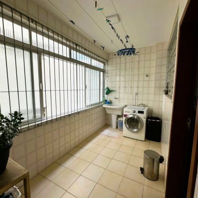 Apartamentos com 147m², 3 quartos (sendo 1 suíte), no bairro Coqueiros em Florianópolis