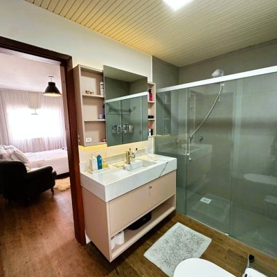 Apartamentos com 147m², 3 quartos (sendo 1 suíte), no bairro Coqueiros em Florianópolis