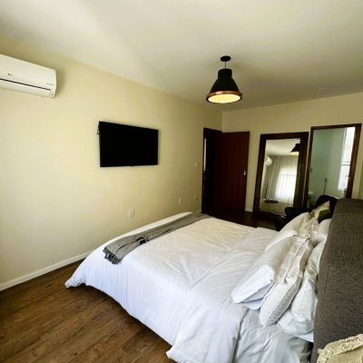 Apartamentos com 147m², 3 quartos (sendo 1 suíte), no bairro Coqueiros em Florianópolis