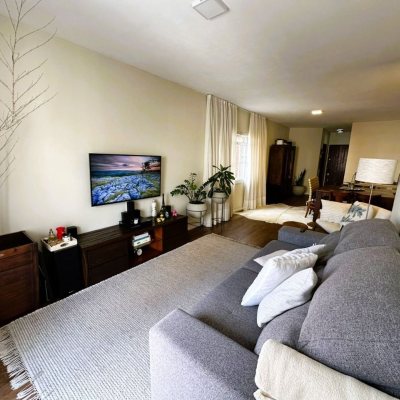 Apartamentos com 147m², 3 quartos (sendo 1 suíte), no bairro Coqueiros em Florianópolis