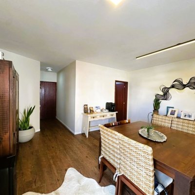 Apartamentos com 147m², 3 quartos (sendo 1 suíte), no bairro Coqueiros em Florianópolis