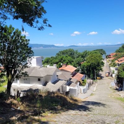Terrenos Residenciais com 360m², no bairro Ponta De Baixo em São José