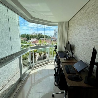 Apartamentos com 67m², 2 quartos (sendo 1 suíte), 1 garagem, no bairro Abraão em Florianópolis