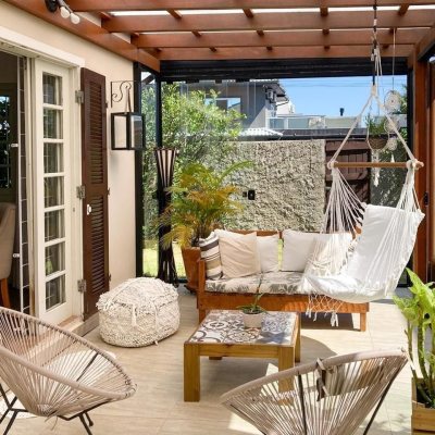 Casa Residencial com 239m², 5 quartos (sendo 1 suíte), 2 garagens, no bairro Carianos em Florianópolis