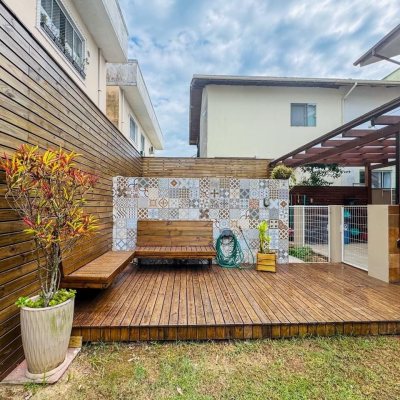 Casa Residencial com 239m², 5 quartos (sendo 1 suíte), 2 garagens, no bairro Carianos em Florianópolis