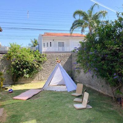 Casa Residencial com 239m², 5 quartos (sendo 1 suíte), 2 garagens, no bairro Carianos em Florianópolis