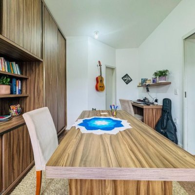 Casa Residencial com 239m², 5 quartos (sendo 1 suíte), 2 garagens, no bairro Carianos em Florianópolis