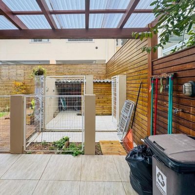 Casa Residencial com 239m², 5 quartos (sendo 1 suíte), 2 garagens, no bairro Carianos em Florianópolis