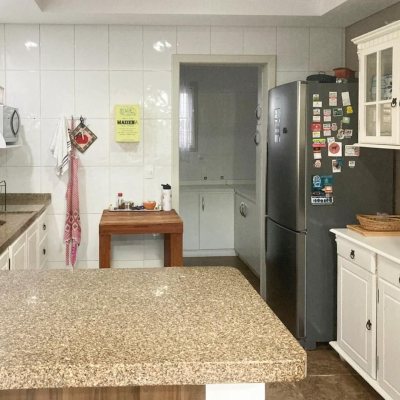 Casa Residencial com 239m², 5 quartos (sendo 1 suíte), 2 garagens, no bairro Carianos em Florianópolis