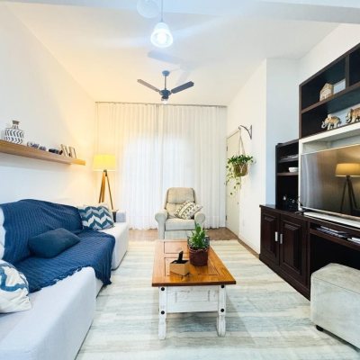 Casa Residencial com 239m², 5 quartos (sendo 1 suíte), 2 garagens, no bairro Carianos em Florianópolis