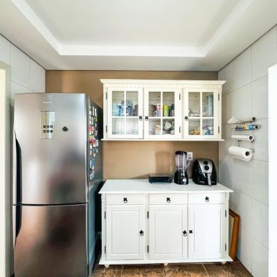 Casa Residencial com 239m², 5 quartos (sendo 1 suíte), 2 garagens, no bairro Carianos em Florianópolis