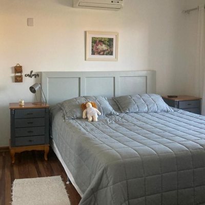 Casa Residencial com 239m², 5 quartos (sendo 1 suíte), 2 garagens, no bairro Carianos em Florianópolis