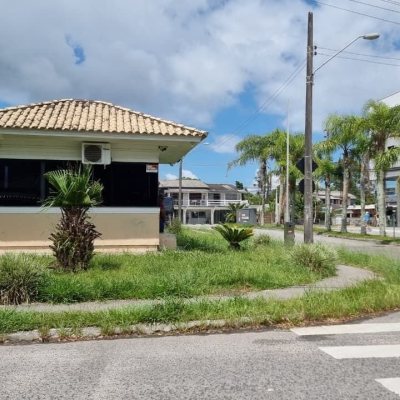 Casa em Condomínio com 138m², 3 quartos, 3 suítes, 2 garagens, no bairro Cachoeira Do Bom Jesus em Floranópolis