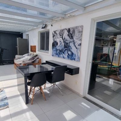 Casa em Condomínio com 138m², 3 quartos, 3 suítes, 2 garagens, no bairro Cachoeira Do Bom Jesus em Floranópolis