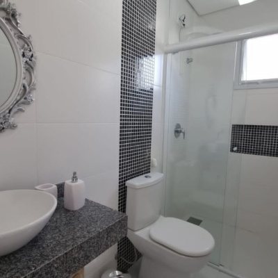 Casa em Condomínio com 138m², 3 quartos, 3 suítes, 2 garagens, no bairro Cachoeira Do Bom Jesus em Floranópolis