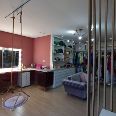 Casa em Condomínio com 138m², 3 quartos, 3 suítes, 2 garagens, no bairro Cachoeira Do Bom Jesus em Floranópolis