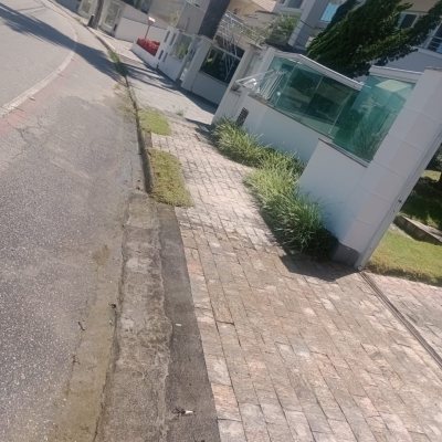 Casa Residencial com 239m², 3 quartos (sendo 1 suíte), 2 garagens, no bairro Pedra Branca em Palhoça