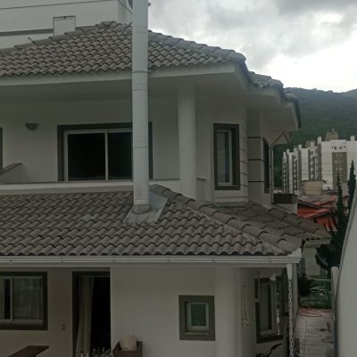 Casa Residencial com 239m², 3 quartos (sendo 1 suíte), 2 garagens, no bairro Pedra Branca em Palhoça