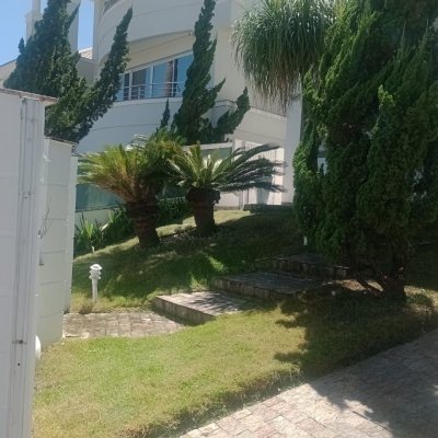 Casa Residencial com 239m², 3 quartos (sendo 1 suíte), 2 garagens, no bairro Pedra Branca em Palhoça
