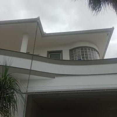 Casa Residencial com 239m², 3 quartos (sendo 1 suíte), 2 garagens, no bairro Pedra Branca em Palhoça
