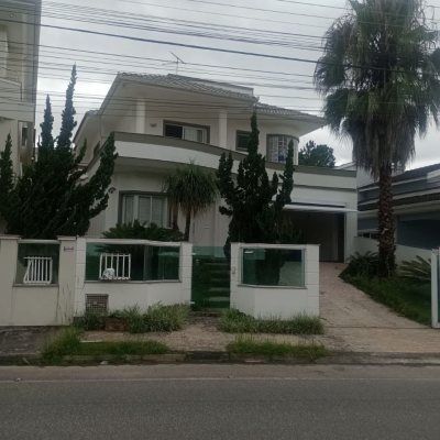 Casa Residencial com 239m², 3 quartos (sendo 1 suíte), 2 garagens, no bairro Pedra Branca em Palhoça