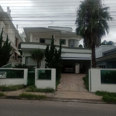 Casa Residencial com 239m², 3 quartos (sendo 1 suíte), 2 garagens, no bairro Pedra Branca em Palhoça