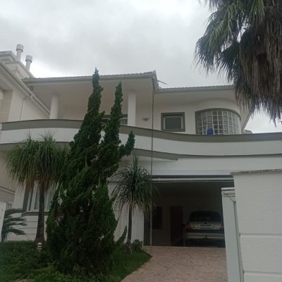 Casa Residencial com 239m², 3 quartos (sendo 1 suíte), 2 garagens, no bairro Pedra Branca em Palhoça