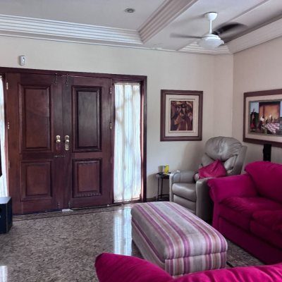 Casa Residencial com 640m², 5 quartos (sendo 5 suítes), 4 garagens, no bairro Itacorubi em Florianópolis