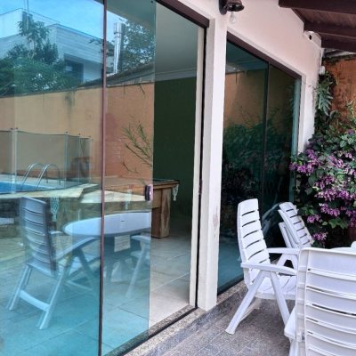 Casa Residencial com 640m², 5 quartos (sendo 5 suítes), 4 garagens, no bairro Itacorubi em Florianópolis