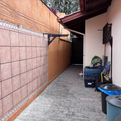 Casa Residencial com 640m², 5 quartos (sendo 5 suítes), 4 garagens, no bairro Itacorubi em Florianópolis