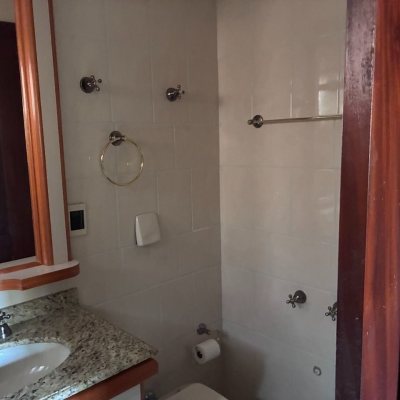 Casa Residencial com 640m², 5 quartos (sendo 5 suítes), 4 garagens, no bairro Itacorubi em Florianópolis