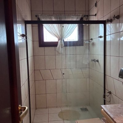 Casa Residencial com 640m², 5 quartos (sendo 5 suítes), 4 garagens, no bairro Itacorubi em Florianópolis